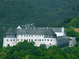 Red Stone Castle (Červený kameň)